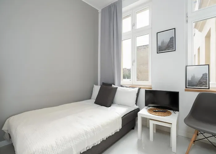 Cosy Gasiorowskich By The Wilson Park By Renters Apartment